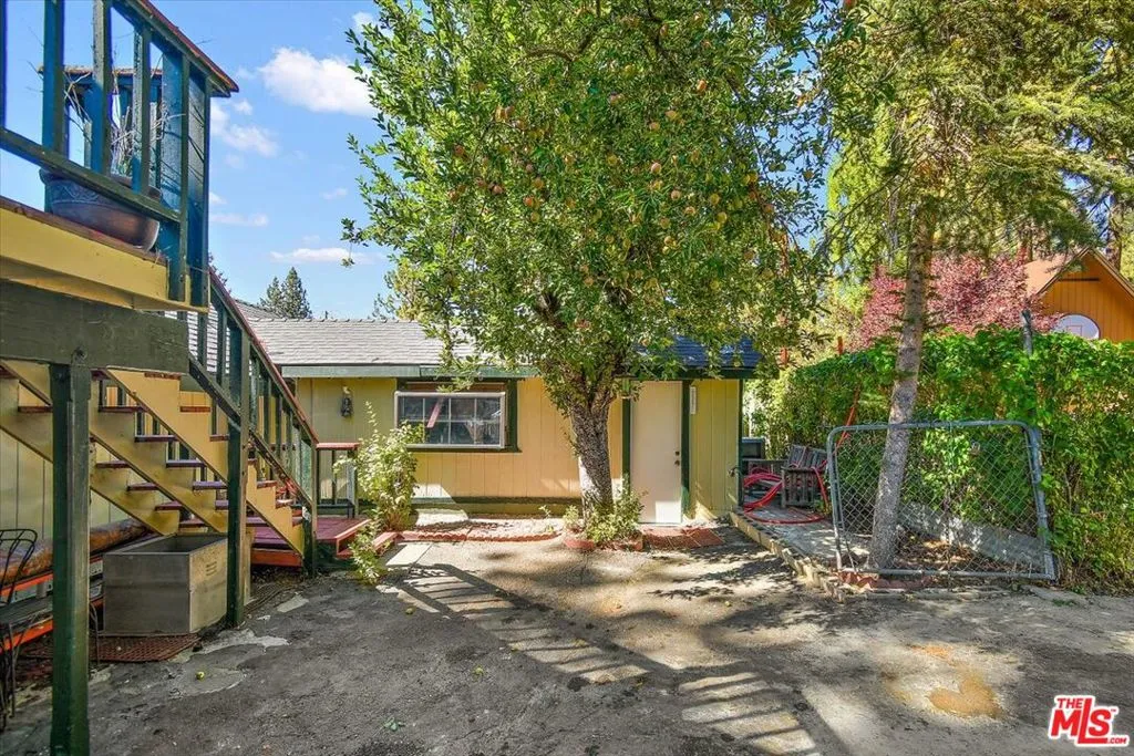 39226 N Shore Drive, Fawnskin, California 92333 home-pic-18