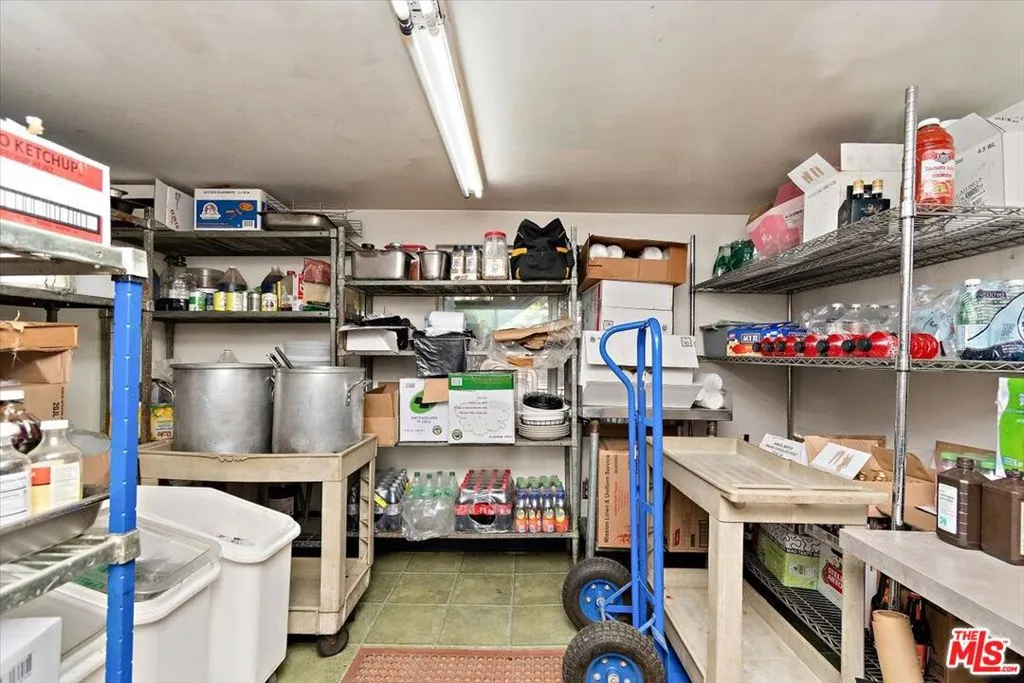 39226 N Shore Drive, Fawnskin, California 92333 home-pic-41