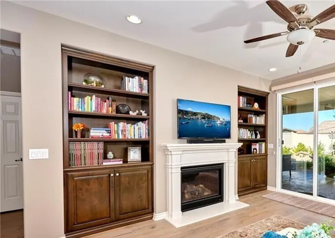 Living RoomBuilt Ins