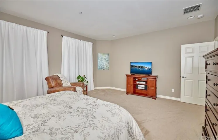 Primary Bedroom (3)