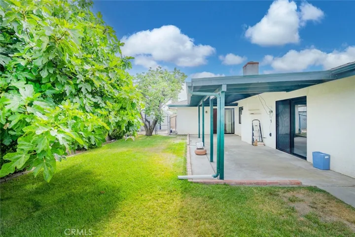 BEAUTIFUL FENCED YARD