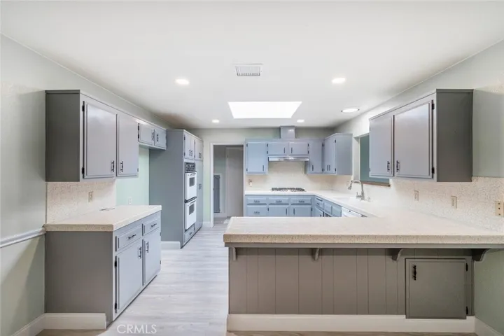 KITCHEN BAR