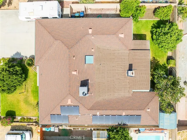 ROOF WITH SOLAR