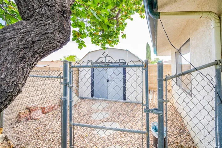 SHED AND FENCED DOG RUN