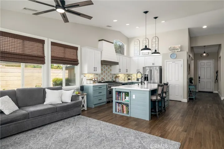 32034 Cottage Glen Drive, Lake Elsinore, California 92532