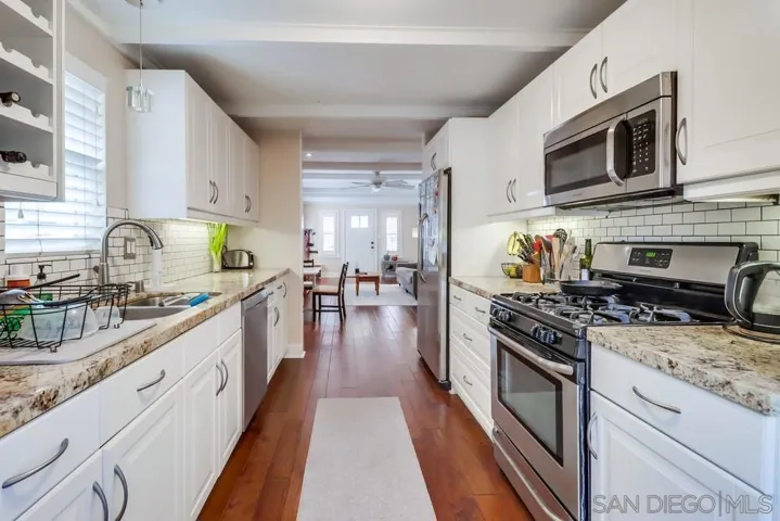 3060 Walton Place, San Diego, California 92116