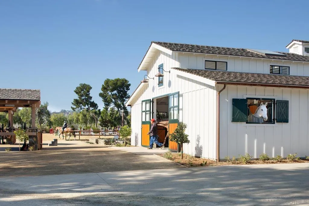 16147 Via De Santa Fe, Rancho Santa Fe, California 92067 home-pic-0