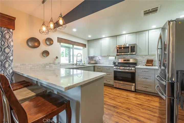 970 Airedale, San Dimas, California 91773