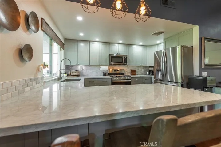 970 Airedale, San Dimas, California 91773