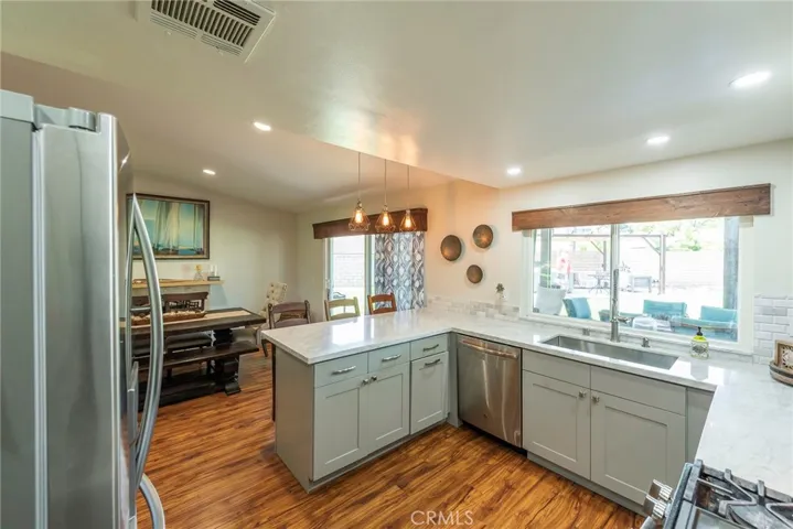 970 Airedale, San Dimas, California 91773
