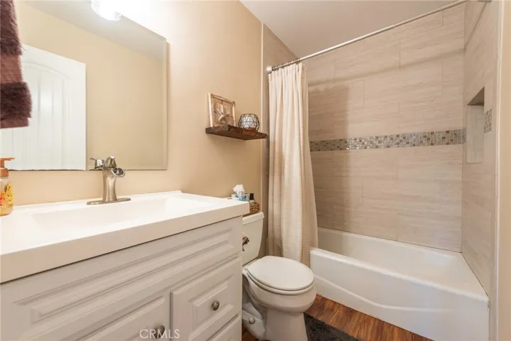 970 Airedale, San Dimas, California 91773