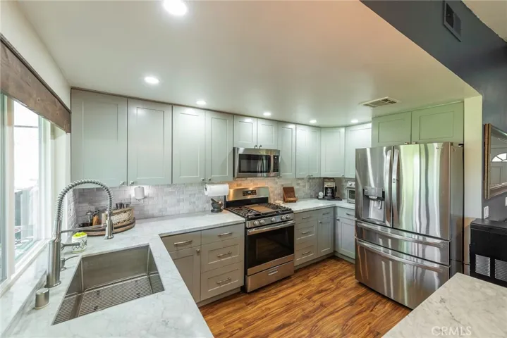 970 Airedale, San Dimas, California 91773