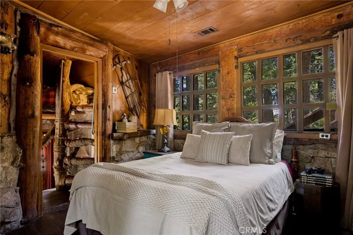 26068 Fire Hall, Twin Peaks, California 92391