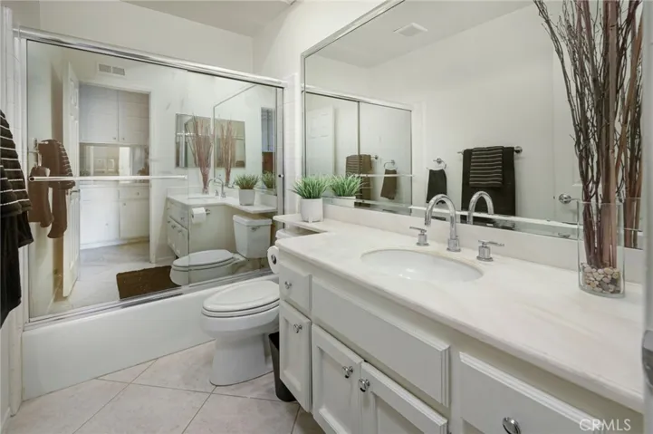 Secondary Full Bathroom with mirrored tub enclosure
