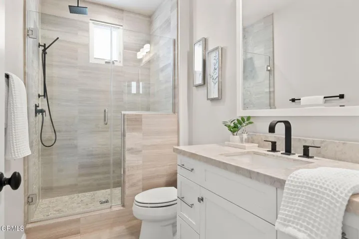 En suite Bath 3