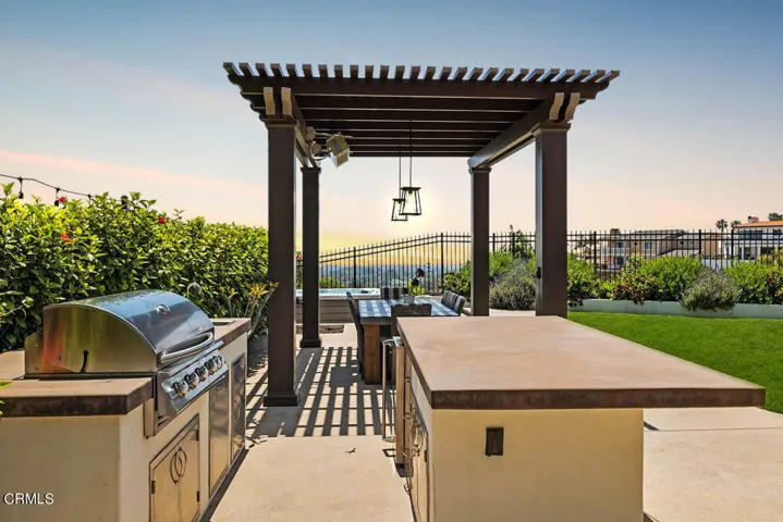 Outdoor Kitchen