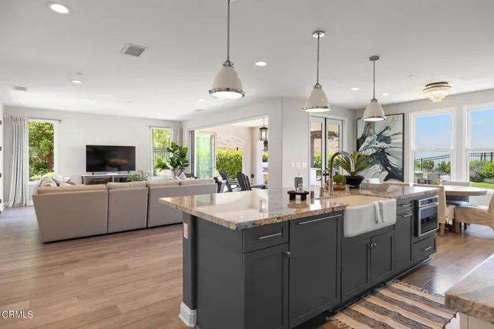 Kitchen-Living