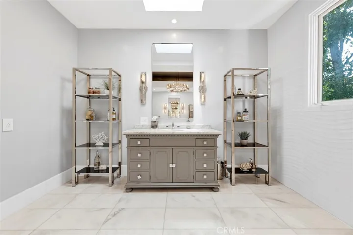 5529 Wellesley Drive, Calabasas, California 91302