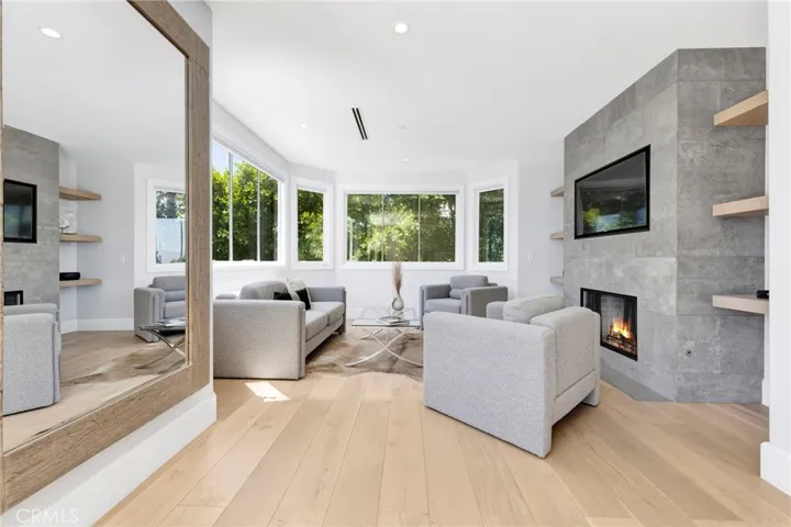 5529 Wellesley Drive, Calabasas, California 91302