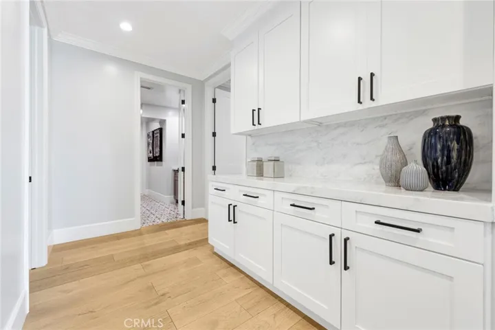5529 Wellesley Drive, Calabasas, California 91302