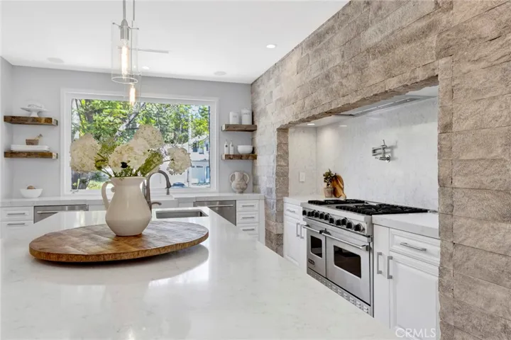 5529 Wellesley Drive, Calabasas, California 91302