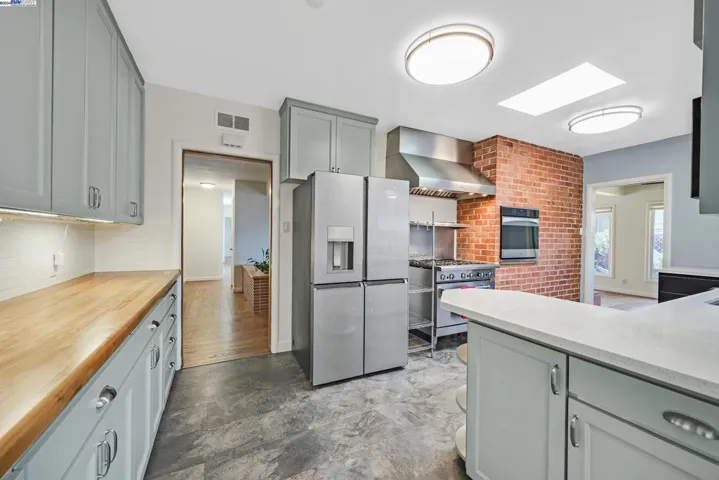 22711 Woodridge Dr, Hayward, California 94541