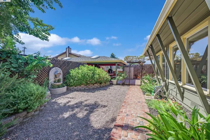 22711 Woodridge Dr, Hayward, California 94541
