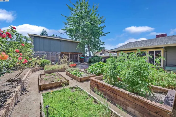 22711 Woodridge Dr, Hayward, California 94541