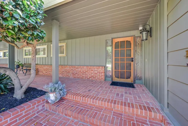 22711 Woodridge Dr, Hayward, California 94541