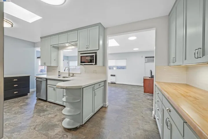 22711 Woodridge Dr, Hayward, California 94541