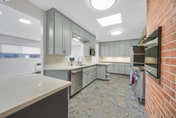 22711 Woodridge Dr, Hayward, California 94541