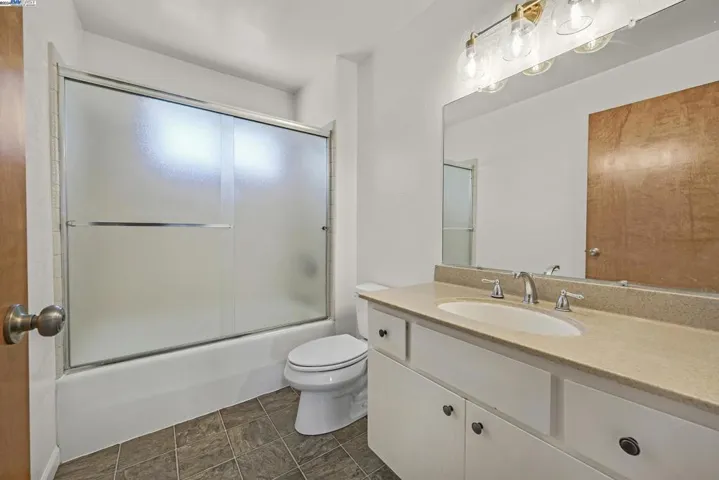 22711 Woodridge Dr, Hayward, California 94541