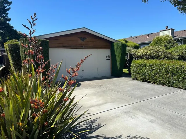 979 Lawrence Lane, Palo Alto, California 94303