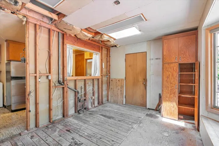 979 Lawrence Lane, Palo Alto, California 94303