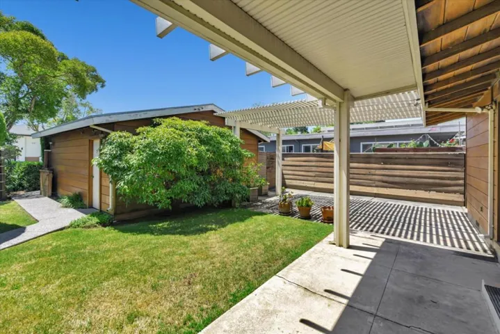 979 Lawrence Lane, Palo Alto, California 94303