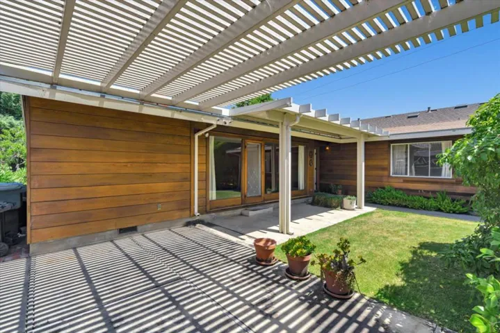 979 Lawrence Lane, Palo Alto, California 94303