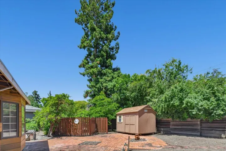 979 Lawrence Lane, Palo Alto, California 94303
