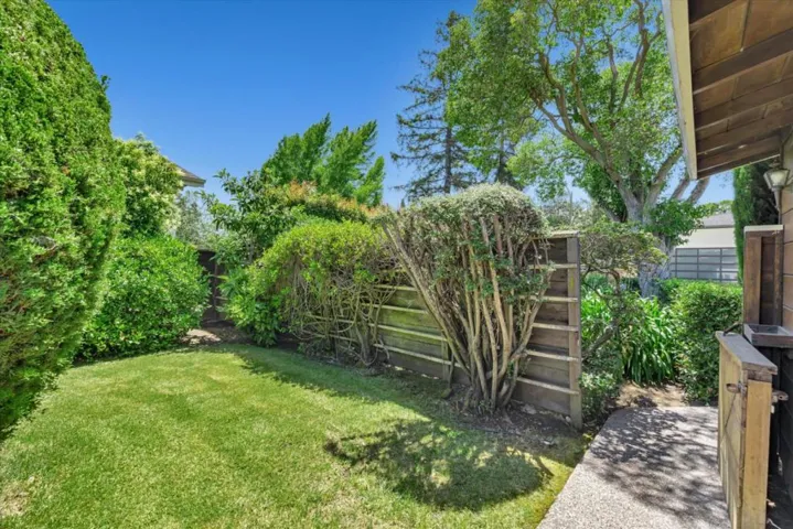 979 Lawrence Lane, Palo Alto, California 94303