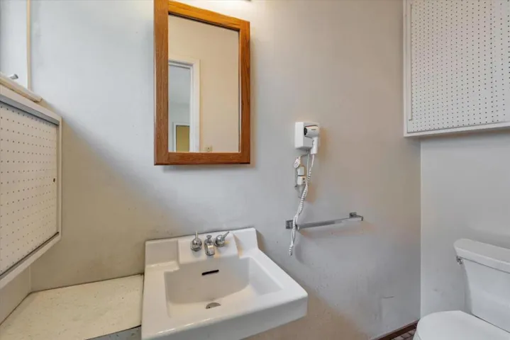 979 Lawrence Lane, Palo Alto, California 94303