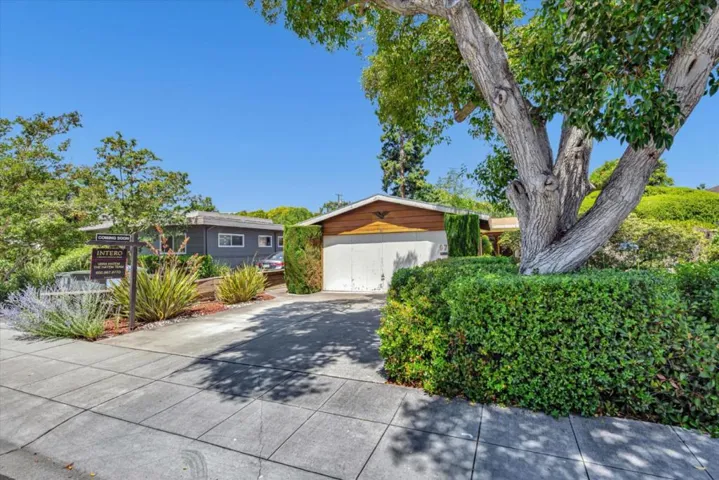979 Lawrence Lane, Palo Alto, California 94303
