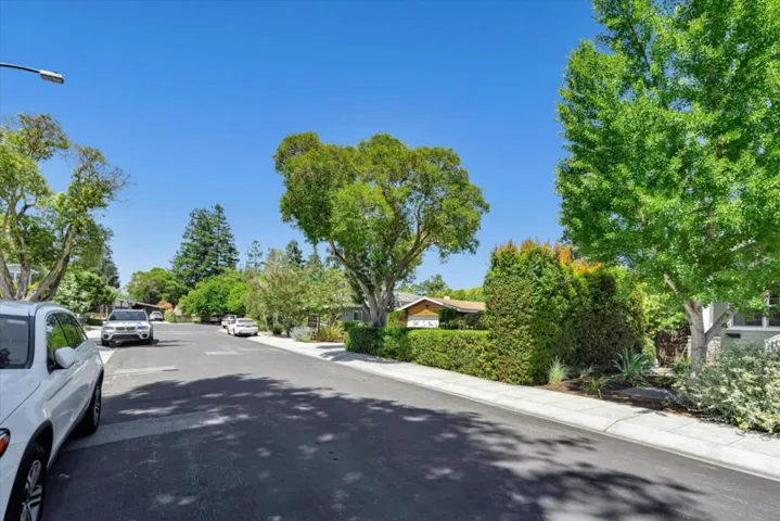 979 Lawrence Lane, Palo Alto, California 94303