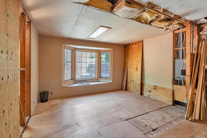 979 Lawrence Lane, Palo Alto, California 94303