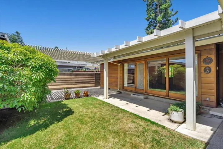979 Lawrence Lane, Palo Alto, California 94303