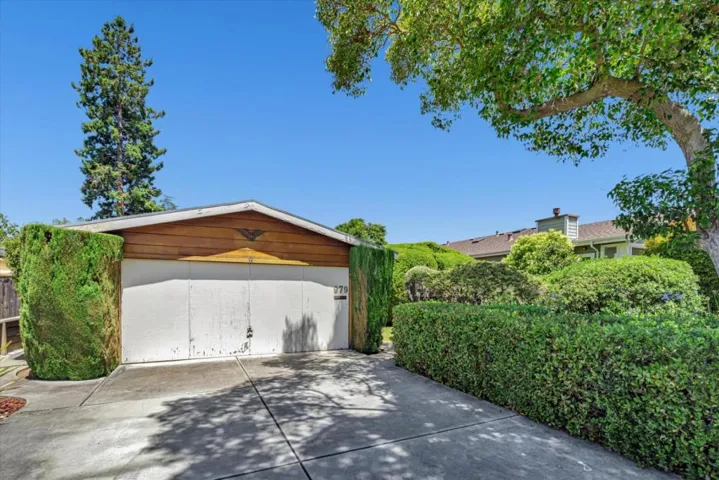 979 Lawrence Lane, Palo Alto, California 94303