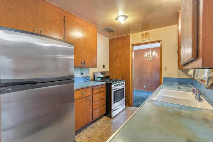 979 Lawrence Lane, Palo Alto, California 94303