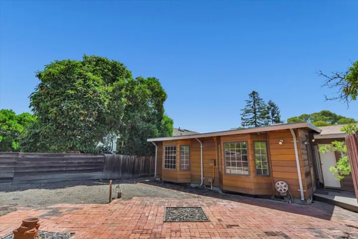 979 Lawrence Lane, Palo Alto, California 94303
