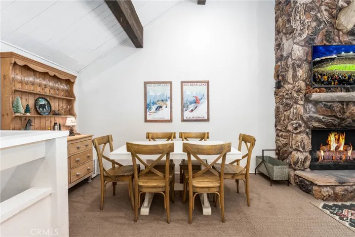 Dining room.