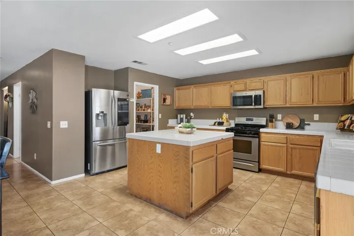 5822 Madison Lane, Fontana, California 92336