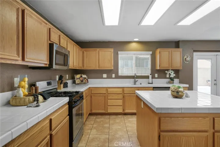 5822 Madison Lane, Fontana, California 92336