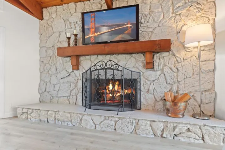 11820 Foothill Avenue, Gilroy, California 95020